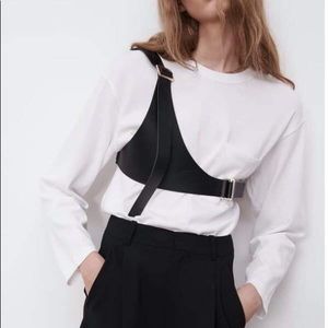 Asymmetric harness belt